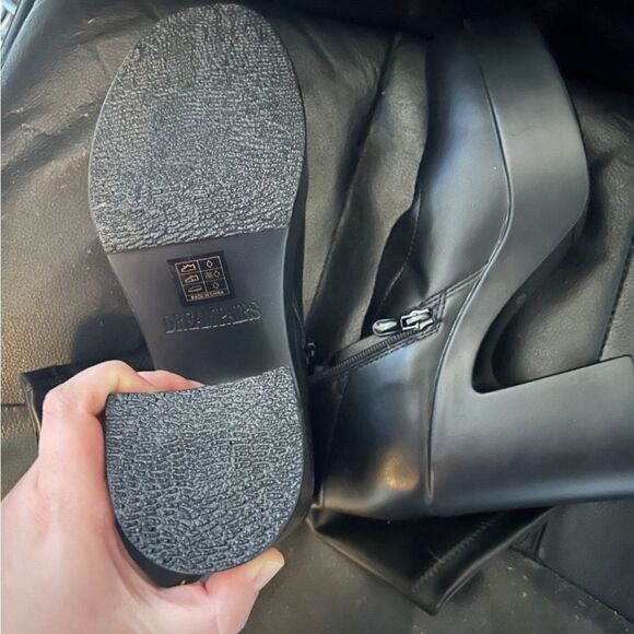 LIKE NEW Women’s 9.5 Dream Pairs Platform Boots - Picture 3 of 4